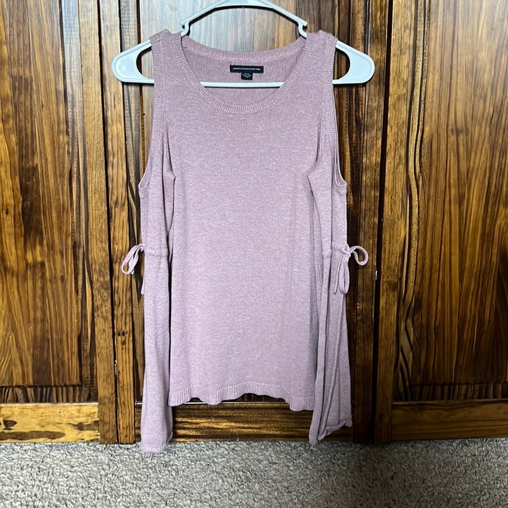 🌻 American Eagle cold shoulder bell sleeve sweater top!